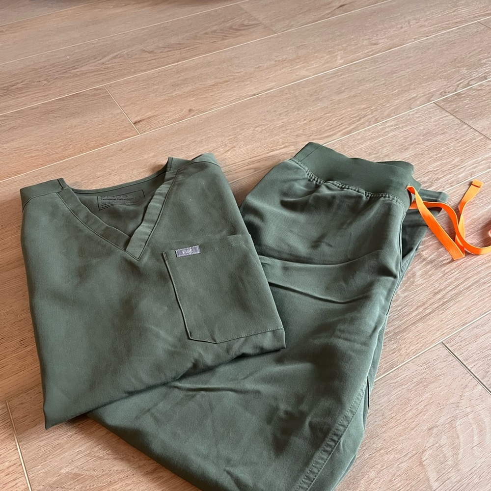 Figs Moss Green Scrub Set